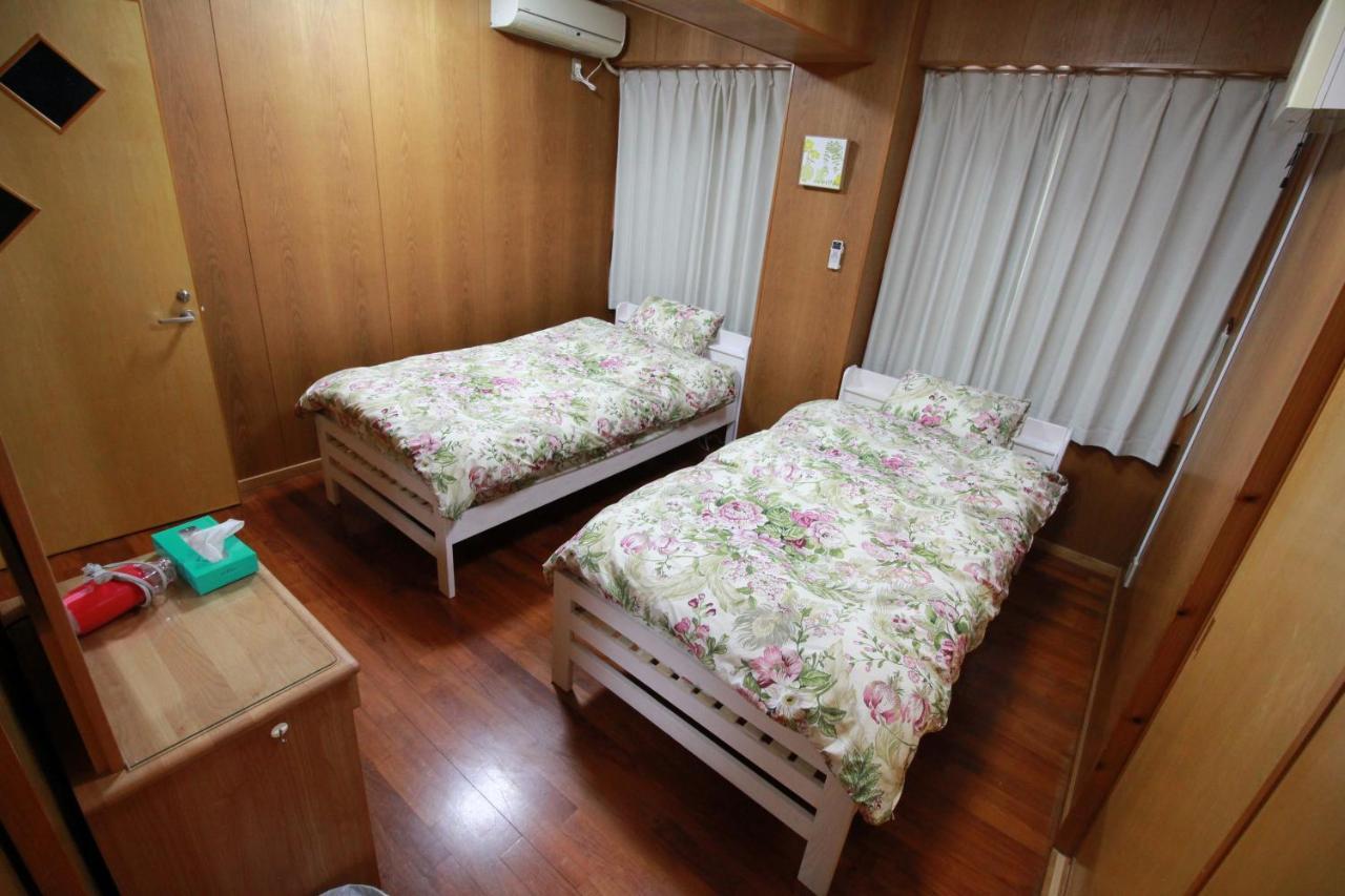 Utopia Mihama Чатан Екстериор снимка